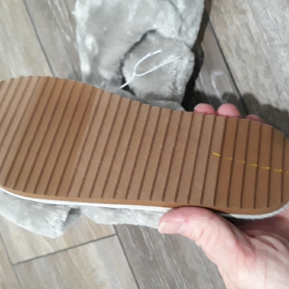 Old Navy silver fluffy slippers. NWT. Size 7 - Picture 3 of 4